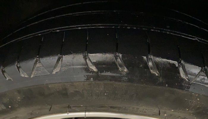 2020 Toyota Glanza V, Petrol, Manual, 37,798 km, Left Front Tyre Tread