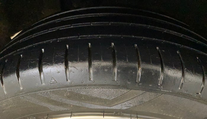 2020 Toyota Glanza V, Petrol, Manual, 37,798 km, Right Rear Tyre Tread