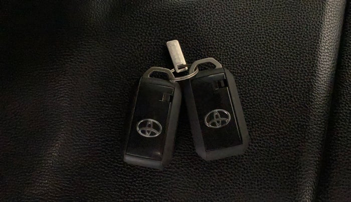 2020 Toyota Glanza V, Petrol, Manual, 37,798 km, Key Close Up