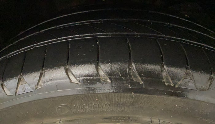 2020 Toyota Glanza V, Petrol, Manual, 37,798 km, Right Front Tyre Tread