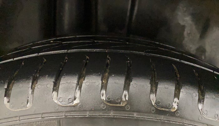 2018 Maruti Ciaz ZETA 1.4  MT PETROL, Petrol, Manual, 51,831 km, Right Rear Tyre Tread