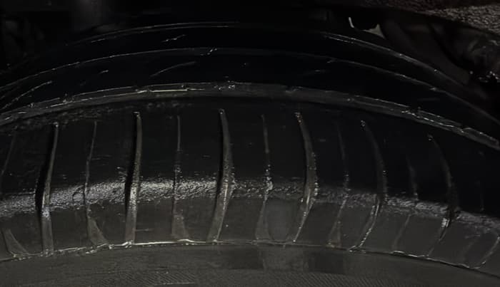2018 Mahindra Kuv100 K2 TRIP CNG, CNG, Manual, 82,048 km, Right Rear Tyre Tread