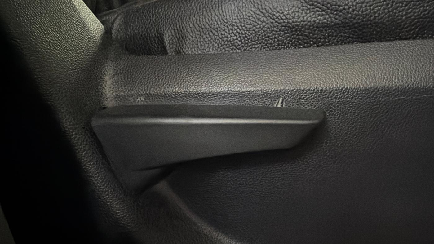 2018 Mahindra Kuv100 K2 TRIP CNG, CNG, Manual, 82,024 km, Driver Side Adjustment Panel