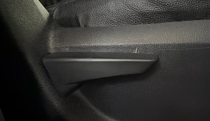 2018 Mahindra Kuv100 K2 TRIP CNG, CNG, Manual, 82,048 km, Driver Side Adjustment Panel