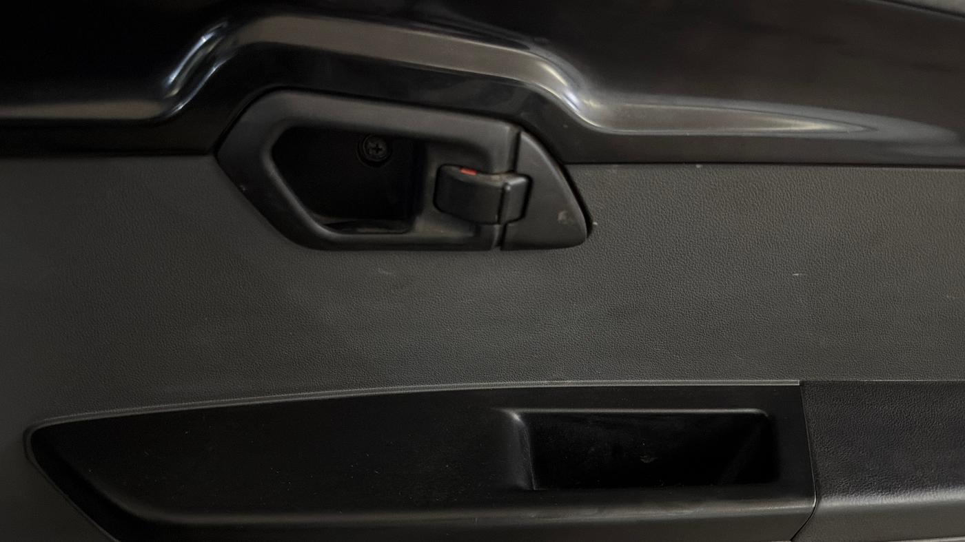 2018 Mahindra Kuv100 K2 TRIP CNG, CNG, Manual, 82,024 km, Driver Side Door Panels Control