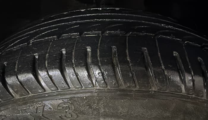 2018 Mahindra Kuv100 K2 TRIP CNG, CNG, Manual, 82,048 km, Right Front Tyre Tread