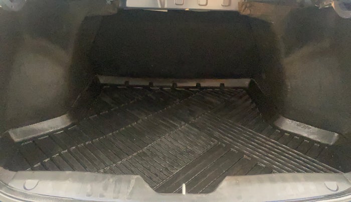 2018 Maruti Ciaz ZETA 1.4  MT PETROL, Petrol, Manual, 99,538 km, Boot Inside