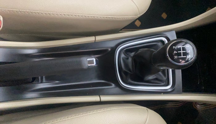 2018 Maruti Ciaz ZETA 1.4  MT PETROL, Petrol, Manual, 99,538 km, Gear Lever