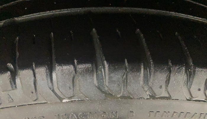 2018 Maruti Ciaz ZETA 1.4  MT PETROL, Petrol, Manual, 99,538 km, Left Front Tyre Tread