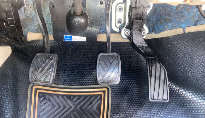 2018 Maruti Ciaz ZETA 1.4  MT PETROL, Petrol, Manual, 99,538 km, Pedals