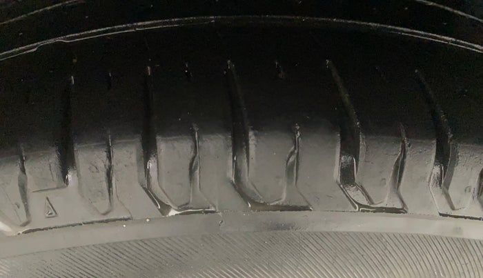 2018 Maruti Ciaz ZETA 1.4  MT PETROL, Petrol, Manual, 99,538 km, Left Rear Tyre Tread