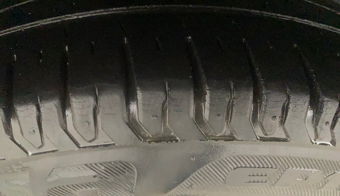 2018 Maruti Ciaz ZETA 1.4  MT PETROL, Petrol, Manual, 99,538 km, Right Rear Tyre Tread