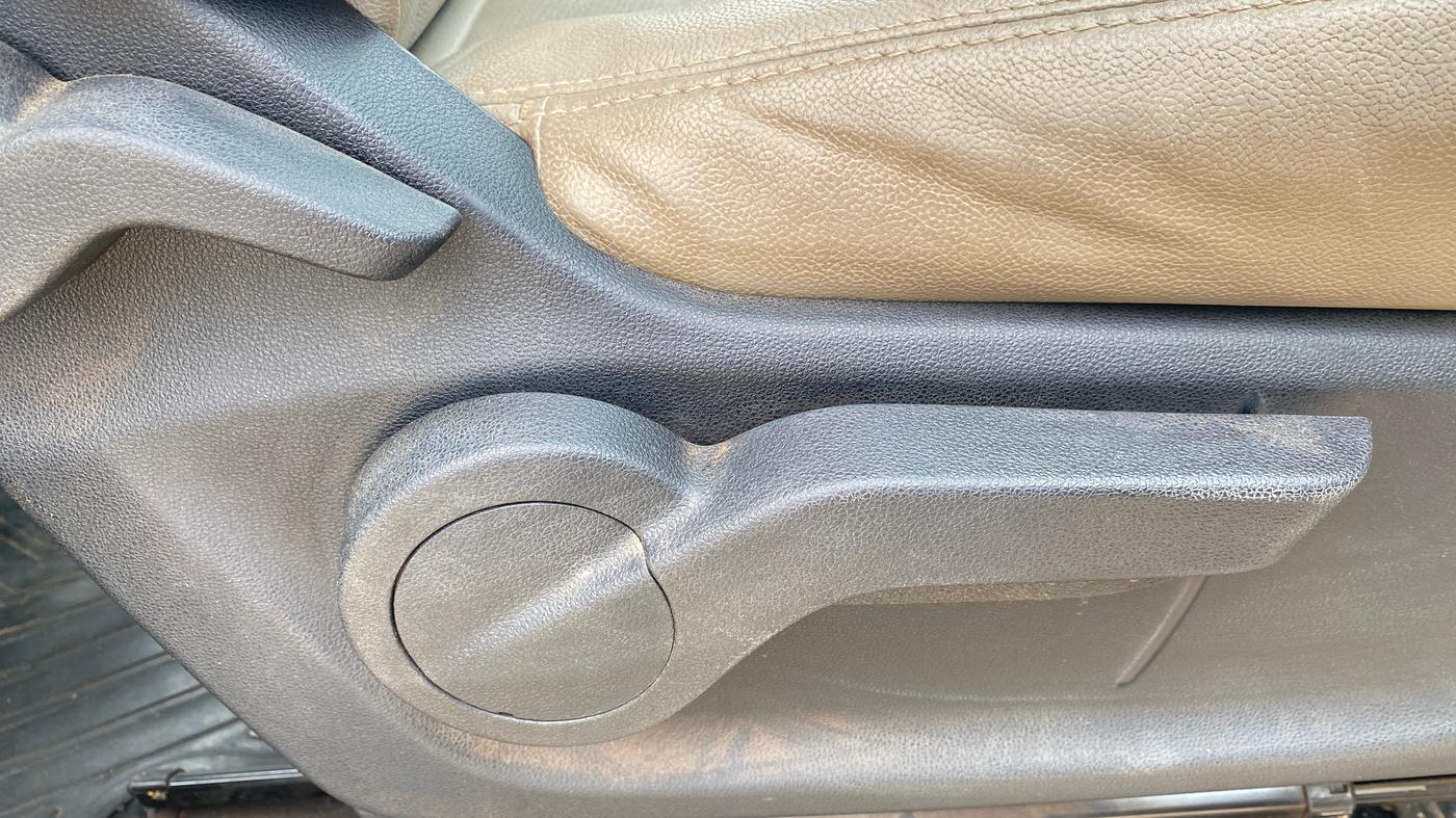 2020 Mahindra MARAZZO M6 8 STR, Diesel, Manual, 73,902 km, Driver Side Adjustment Panel