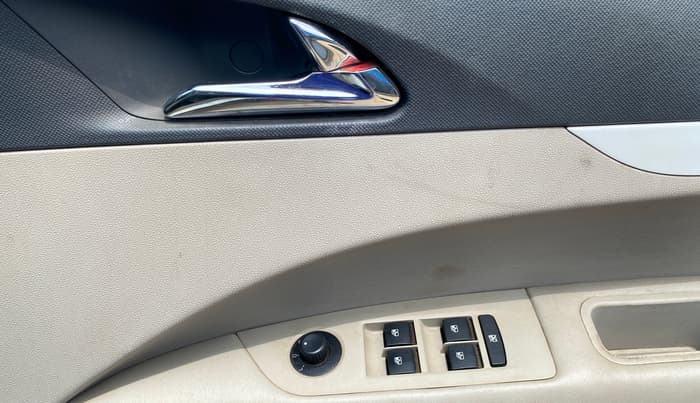 2020 Mahindra MARAZZO M6 8 STR, Diesel, Manual, 72,279 km, Driver Side Door Panels Control