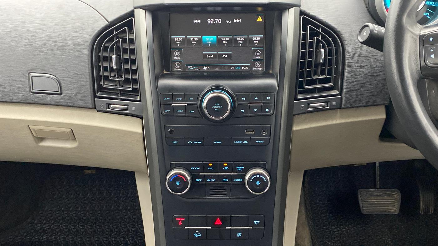 2017 Mahindra XUV500 G AT, Petrol, Automatic, 62,107 km, Air Conditioner