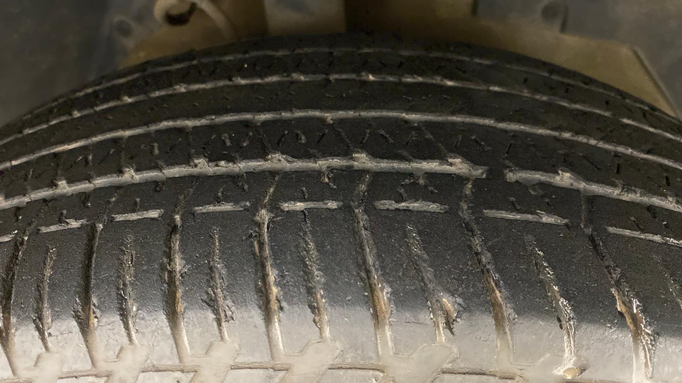 2017 Mahindra XUV500 G AT, Petrol, Automatic, 62,107 km, Right Front Tyre Tread