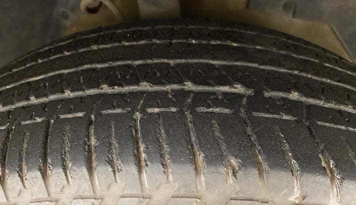 2017 Mahindra XUV500 G AT, Petrol, Automatic, 62,107 km, Right Front Tyre Tread