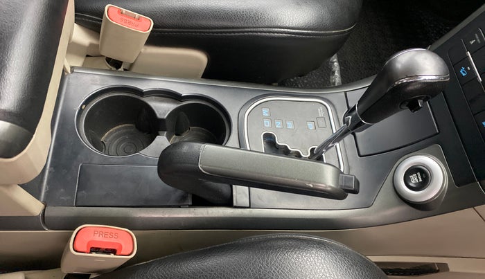 2017 Mahindra XUV500 G AT, Petrol, Automatic, 62,107 km, Gear Lever