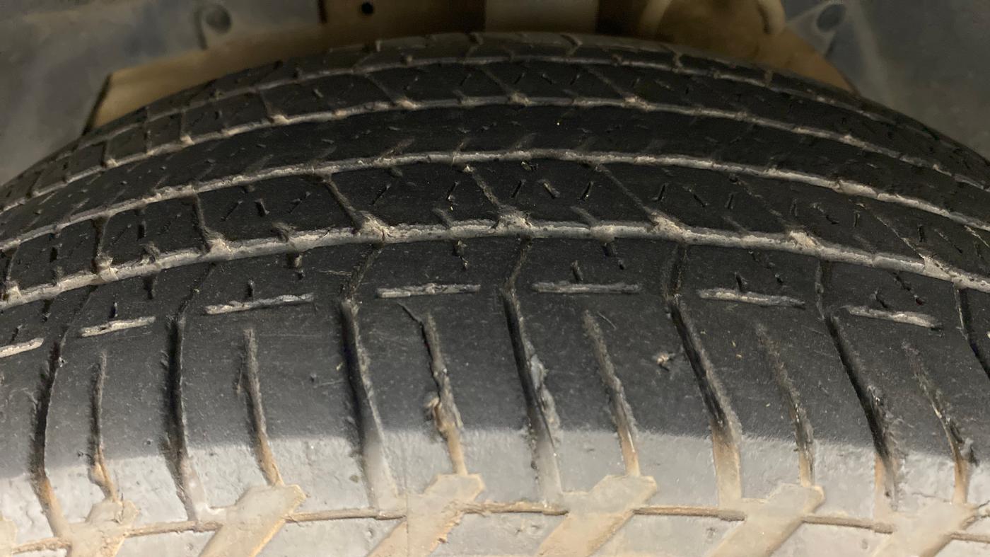 2017 Mahindra XUV500 G AT, Petrol, Automatic, 62,107 km, Left Front Tyre Tread