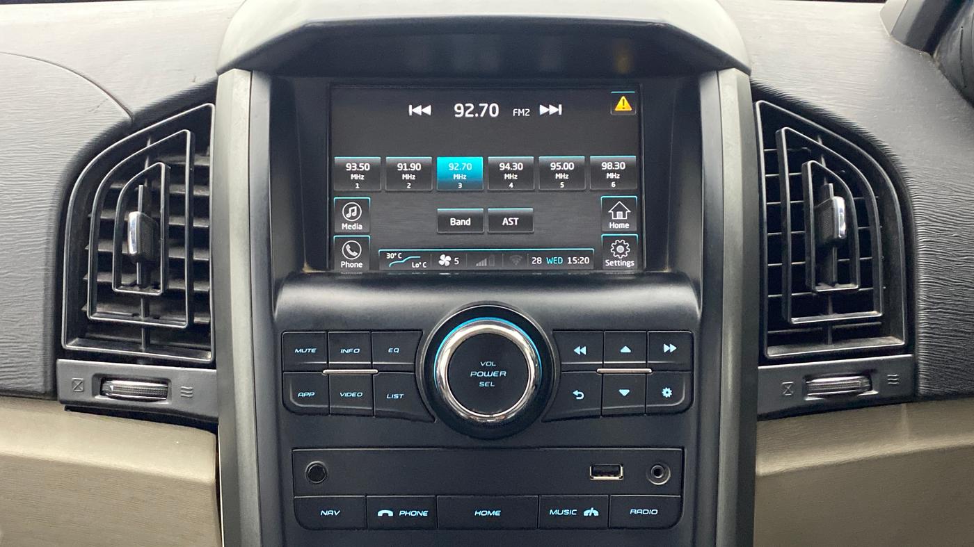 2017 Mahindra XUV500 G AT, Petrol, Automatic, 62,107 km, Infotainment System