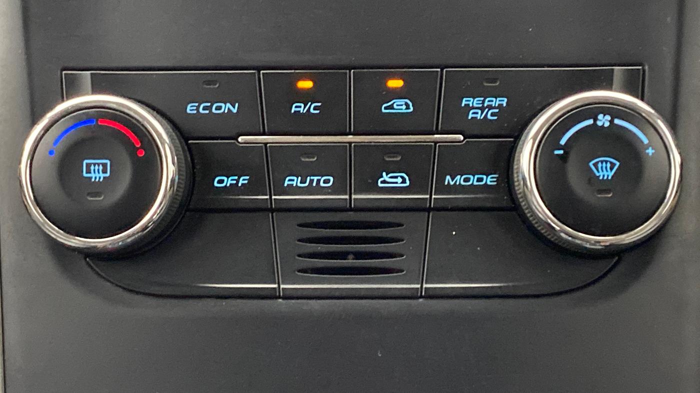 2017 Mahindra XUV500 G AT, Petrol, Automatic, 62,107 km, Automatic Climate Control