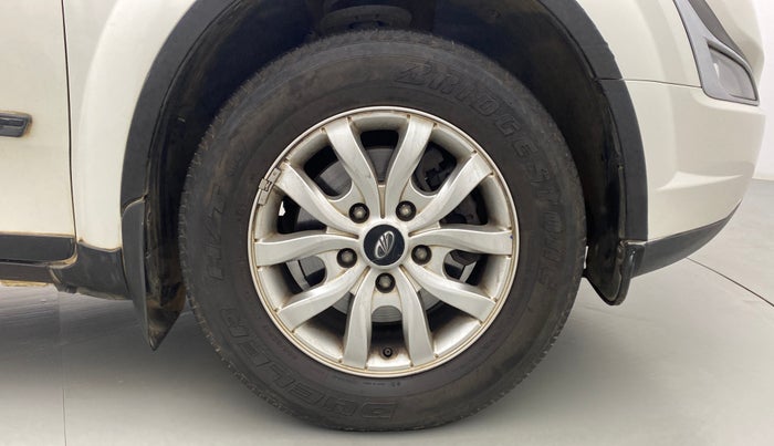 2017 Mahindra XUV500 G AT, Petrol, Automatic, 62,107 km, Right Front Wheel