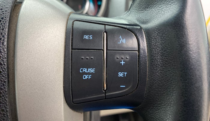 2017 Mahindra XUV500 G AT, Petrol, Automatic, 62,107 km, Adaptive Cruise Control