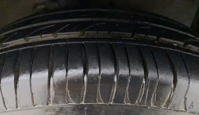 2018 Maruti Celerio VXI CNG D, CNG, Manual, 25,683 km, Left Front Tyre Tread