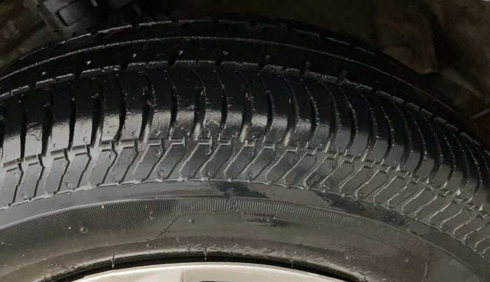 2015 Maruti Swift Dzire VXI, Petrol, Manual, 76,262 km, Left Front Tyre Tread