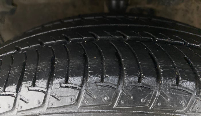 2016 Maruti Celerio VXI d, Petrol, Manual, 50,809 km, Left Front Tyre Tread