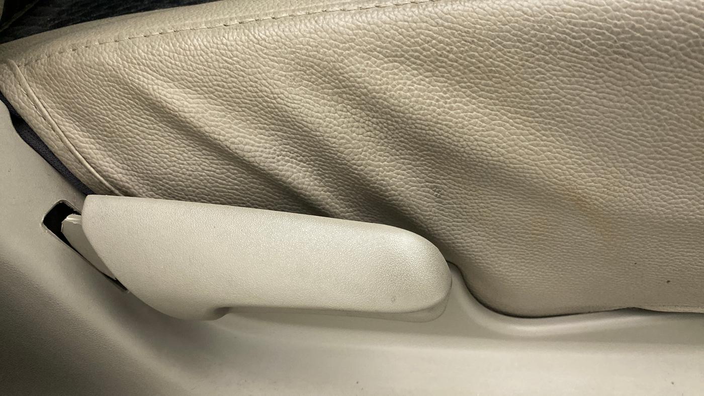 2016 Maruti Celerio VXI d, Petrol, Manual, 50,809 km, Driver Side Adjustment Panel