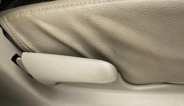 2016 Maruti Celerio VXI d, Petrol, Manual, 50,809 km, Driver Side Adjustment Panel