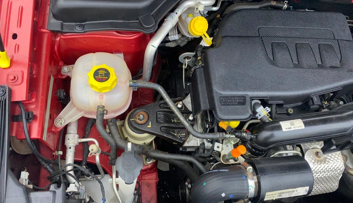 2023 Mahindra XUV300 W6 1.2 PETROL, Petrol, Manual, 3,926 km, Engine View - Right