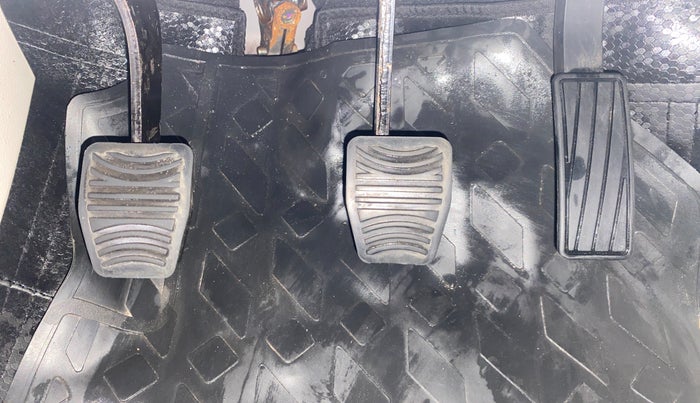 2023 Mahindra XUV300 W6 1.2 PETROL, Petrol, Manual, 3,926 km, Pedals