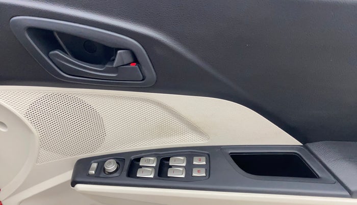 2023 Mahindra XUV300 W6 1.2 PETROL, Petrol, Manual, 3,926 km, Driver Side Door Panels Control