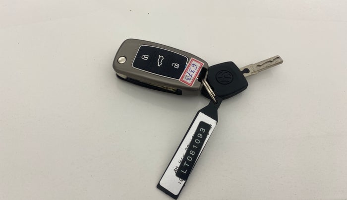 2020 Volkswagen Polo COMFORTLINE PLUS 1.0L MPI, Petrol, Manual, 40,106 km, Key Close Up