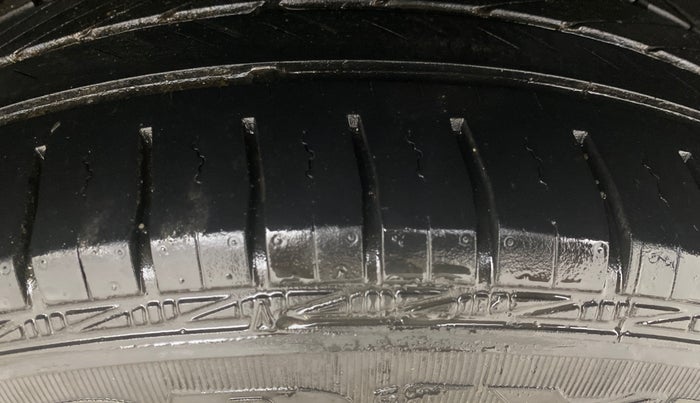 2020 Volkswagen Polo COMFORTLINE PLUS 1.0L MPI, Petrol, Manual, 40,106 km, Left Rear Tyre Tread