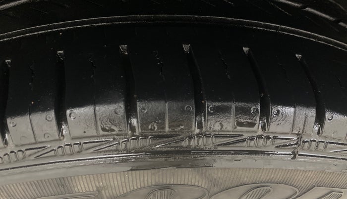 2020 Volkswagen Polo COMFORTLINE PLUS 1.0L MPI, Petrol, Manual, 40,106 km, Right Rear Tyre Tread