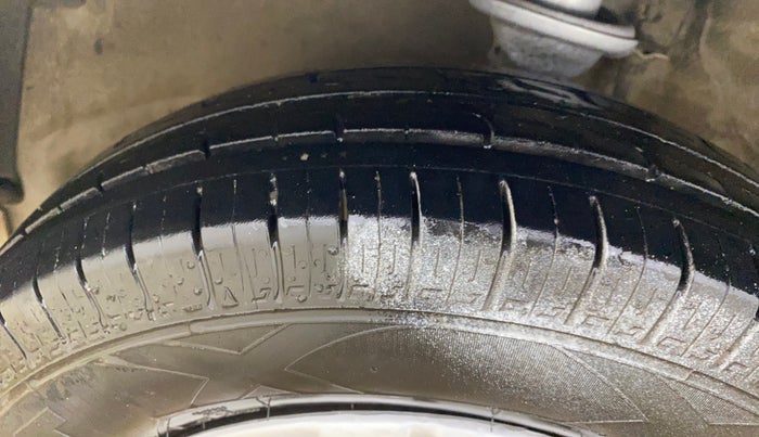 2017 Maruti Alto 800 VXI, Petrol, Manual, 32,656 km, Left Front Tyre Tread