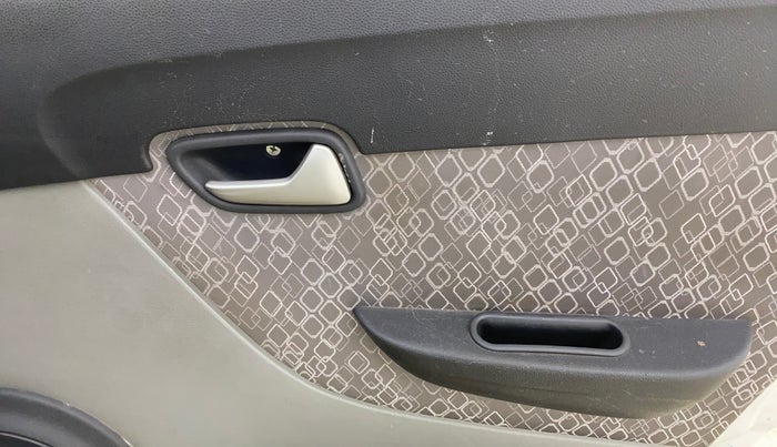 2017 Maruti Alto 800 VXI, Petrol, Manual, 32,656 km, Driver Side Door Panels Control