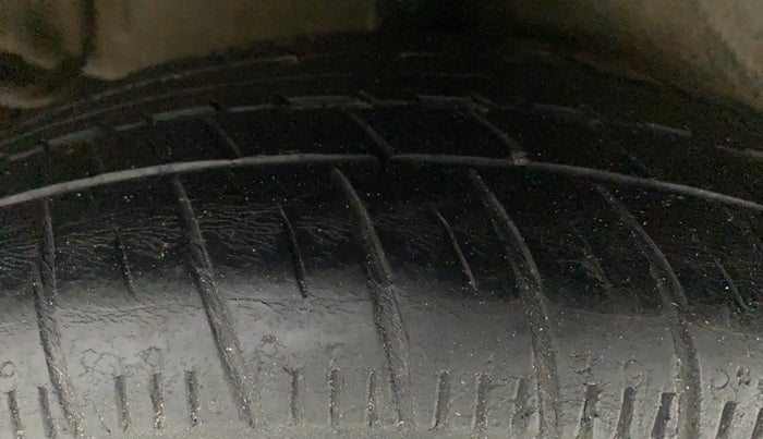 2017 Maruti Celerio VXI, CNG, Manual, 93,026 km, Right Rear Tyre Tread