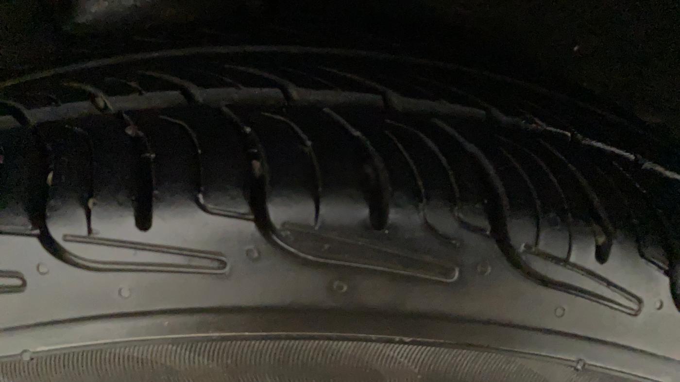2013 Hyundai i10 SPORTZ 1.1, Petrol, Manual, 46,090 km, Right Front Tyre Tread