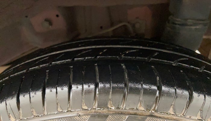 2012 Hyundai Eon D-LITE+, Petrol, Manual, 1,04,806 km, Left Rear Tyre Tread