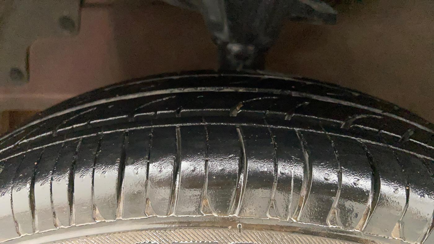 2012 Hyundai Eon D-LITE+, Petrol, Manual, 1,04,806 km, Left Front Tyre Tread