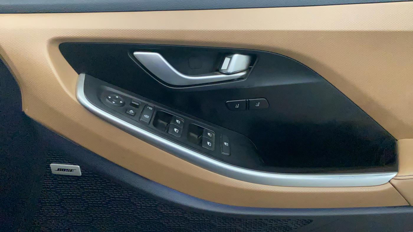 2024 Hyundai ALCAZAR Signature 7 STR 1.5 Turbo GDi Petrol DCT, Petrol, Automatic, 18,667 km, Driver Side Door Panels Control