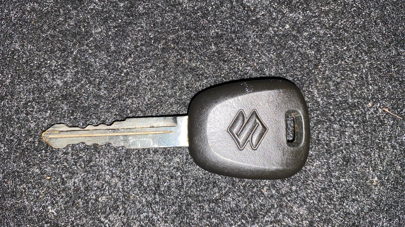 2023 Maruti Swift LXI, Petrol, Manual, 1,07,664 km, Key Close Up