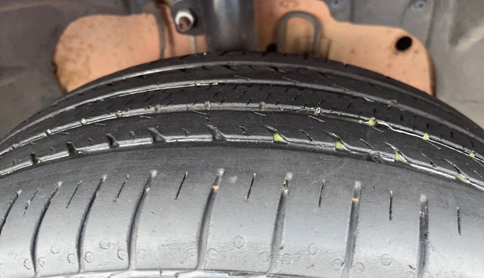 2014 Ford Ecosport TITANIUM 1.5L DIESEL, Diesel, Manual, 82,116 km, Right Front Tyre Tread
