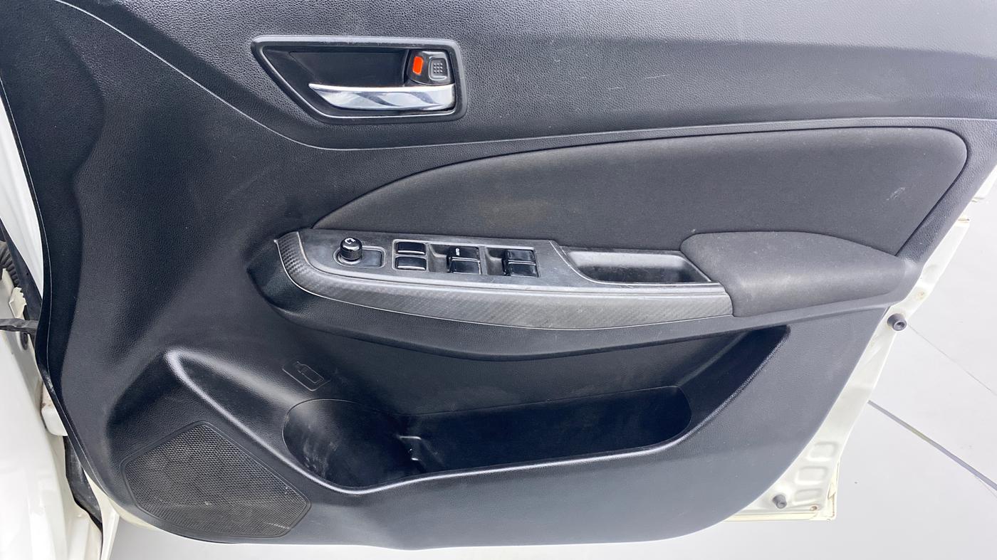 2019 Maruti Swift VXI D, Petrol, Manual, 72,803 km, Driver Side Door Panels Control