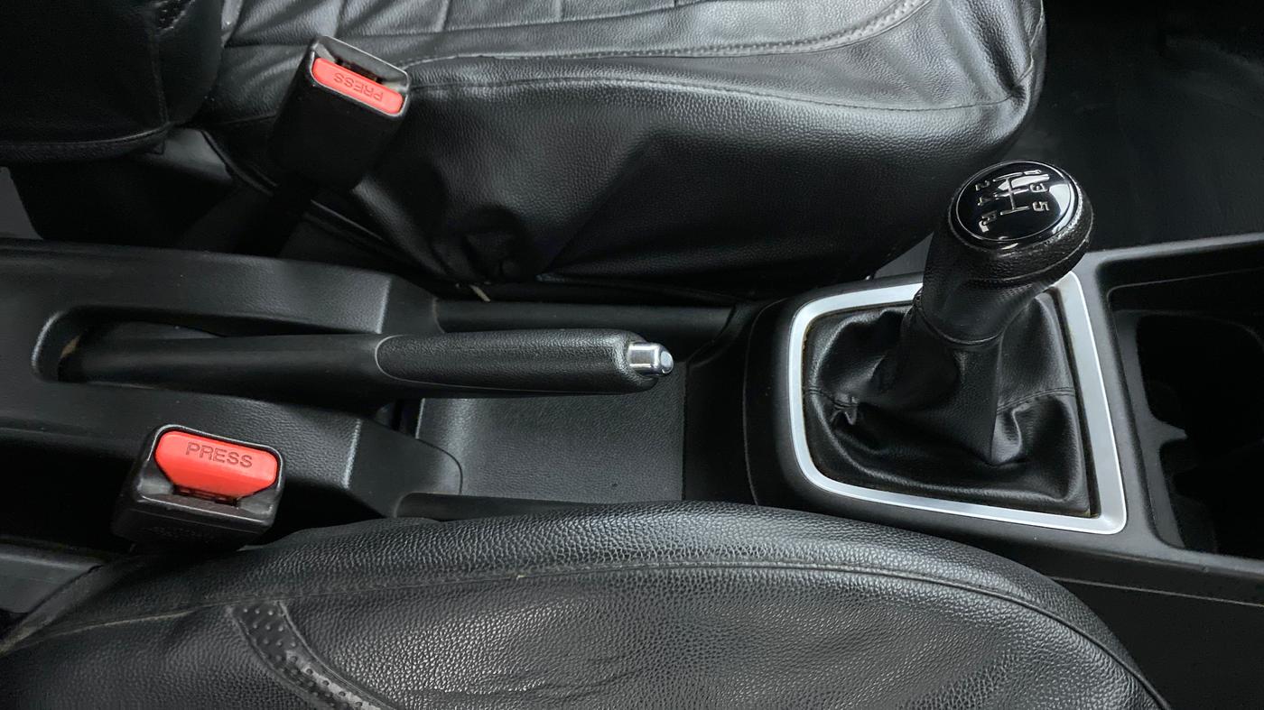 2019 Maruti Swift VXI D, Petrol, Manual, 72,803 km, Gear Lever