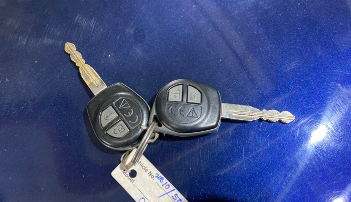 2018 Maruti Swift VXI AMT, Petrol, Automatic, 59,999 km, Key Close Up